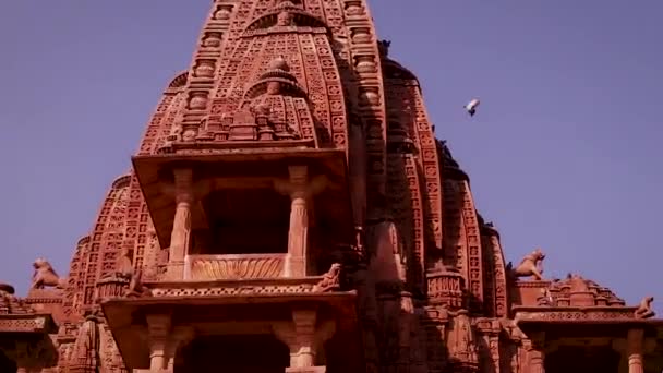 不同角度的古庙顶建筑在白天 — 图库视频影像