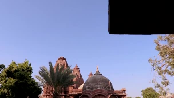 古代インドのヒンドゥ寺院建築を撮影したものです12月24日インドのジョードプル ラジャスタンで撮影されました — ストック動画