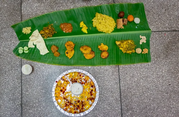 Mithila Traditionnelle Indienne Nourriture Région Servie Feuille Banane Festival Sous — Photo