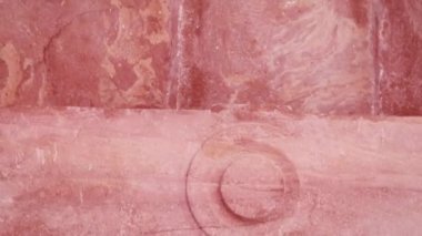 Antik Hindu tapınağı kubbesi. Mandore Garden Jodhpur Rajasthan Hindistan 'da gündüz çekilen eşsiz bir açıyla çekilmiş..