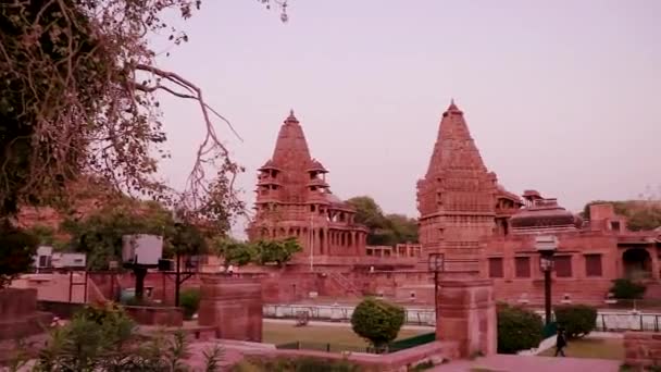 Czerwony Kamień Starożytnej Hinduskiej Świątyni Architektury Unikalnym Kątem Dzień — Wideo stockowe