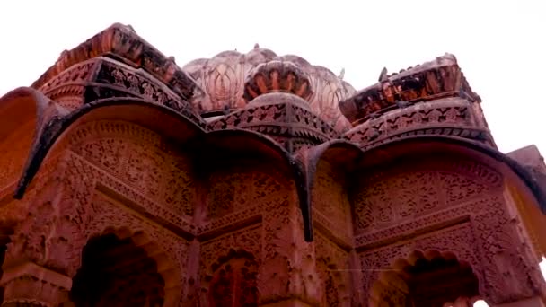 Κόκκινη Πέτρα Αρχαία Ινδουιστική Αρχιτεκτονική Του Ναού Από Μοναδική Γωνία — Αρχείο Βίντεο
