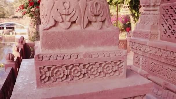 Κόκκινη Πέτρα Αρχαία Ινδουιστική Αρχιτεκτονική Του Ναού Από Μοναδική Γωνία — Αρχείο Βίντεο