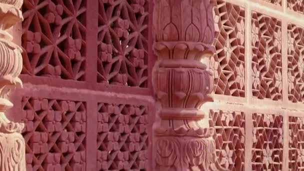 Arquitectura Antigua Templo Hindú Con Cielo Brillante Desde Ángulo Único — Vídeo de stock