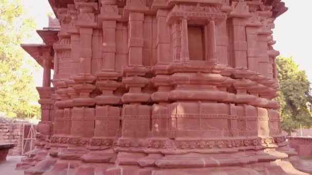 Kırmızı Taş Antik Hindu Tapınağı Mimarisi Gündüz Benzersiz Bir Açıyla — Stok video