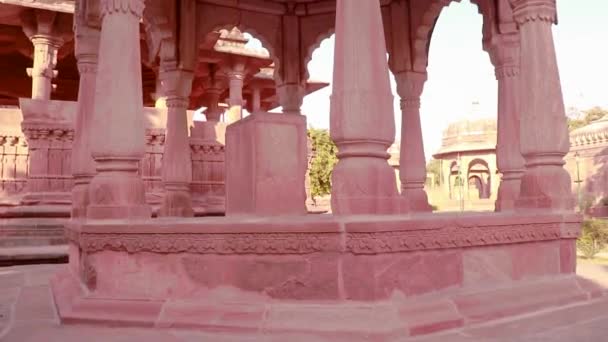 Rode Steen Oude Hindoe Tempel Architectuur Van Unieke Hoek Dag — Stockvideo