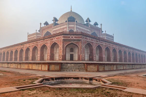 Humayun Grab Außenansicht Bei Nebligem Morgen Aus Einzigartiger Perspektive — Stockfoto