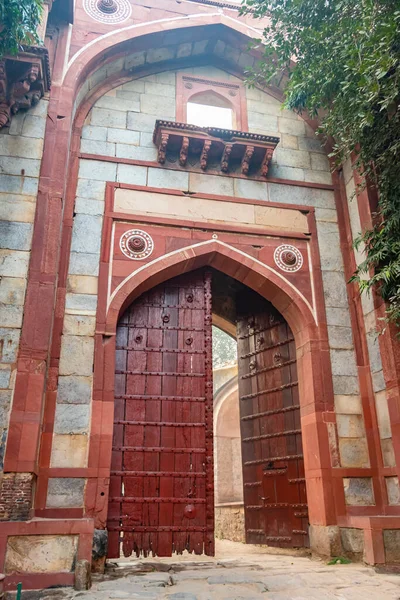Humayun Grab Eingangstor Blick Nebligen Morgen Aus Einzigartiger Perspektive — Stockfoto