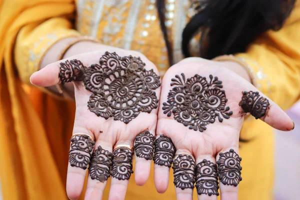 Kézzel Díszített Csodálatos Henna Tetoválás Vagy Mehndi Művészet Lapos Szögből — Stock Fotó