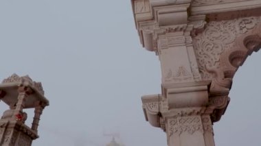 Antik Hint tapınağı kubbesi farklı açılardan çekilen video 10 Temmuz 2022 'de Pawagarh Gujrat Hindistan' da çekilmiştir..