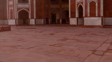 Sisli bir sabahta, Humayun 'un mezarı Delhi Hindistan' da eşsiz bir bakış açısıyla çekildi..
