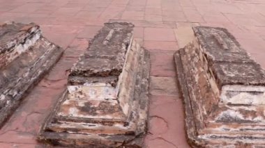 Sisli bir sabahta Humayun 'daki mezarlıklar eşsiz bir perspektiften.