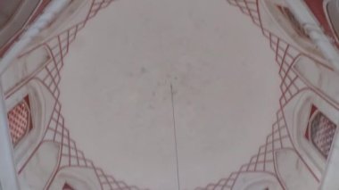 Humayun 'un mezar içi görüntüsü sabah Delhi Hindistan' da eşsiz bir perspektiften çekiliyor..