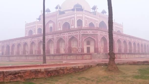 Grobowiec Humayun Mglisty Poranek Wyjątkowej Perspektywy Jest Podejmowana Delhi Indii — Wideo stockowe