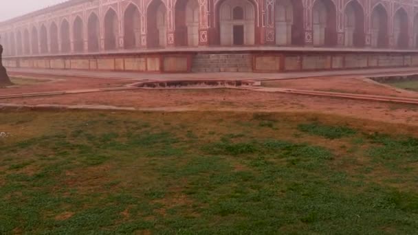 Grobowiec Humayun Mglisty Poranek Wyjątkowej Perspektywy Jest Podejmowana Delhi Indii — Wideo stockowe