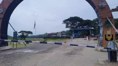 Düz açı videosundan Hindistan Bangladeş sınırı Mar 02 2023 'te Dwaki meghalaya Hindistan' da çekilmektedir..