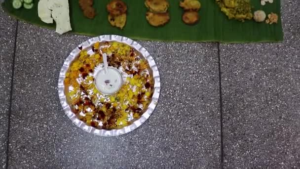 Indiaas Traditioneel Mithila Regio Eten Geserveerd Bananenblad Festival Vanuit Een — Stockvideo