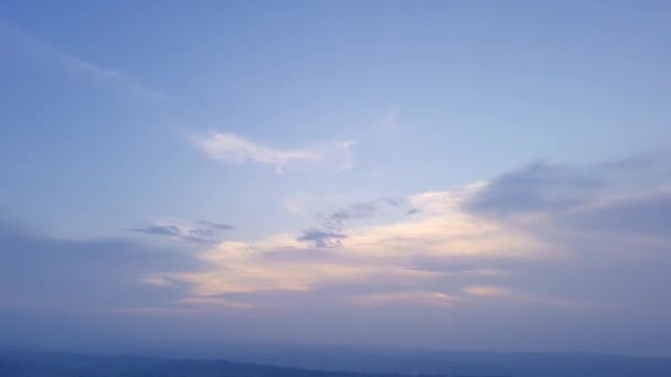 Δραματικό Φωτεινό Ουρανό Βράδυ Από Επίπεδη Γωνία — Αρχείο Βίντεο