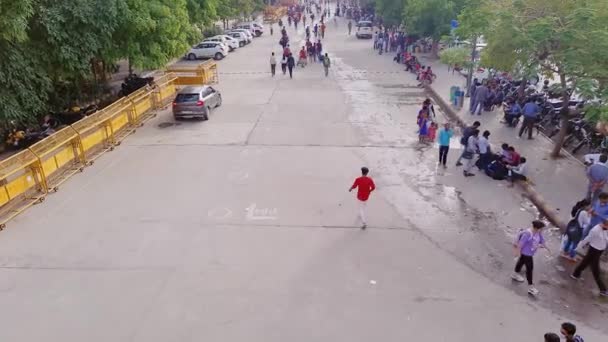 People Walking Footbridge Railway Station Day Shot Taken Delhi India — Stock Video