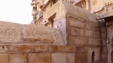 Antik miras Jaisalmer Kalesi Sabah parlak gökyüzü ile vintage manzara
