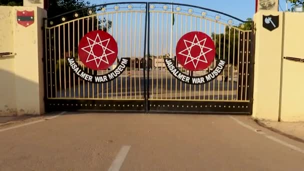 Jaisalmer Cancello Ingresso Memoriale Guerra Con Cielo Blu Brillante Colpo — Video Stock