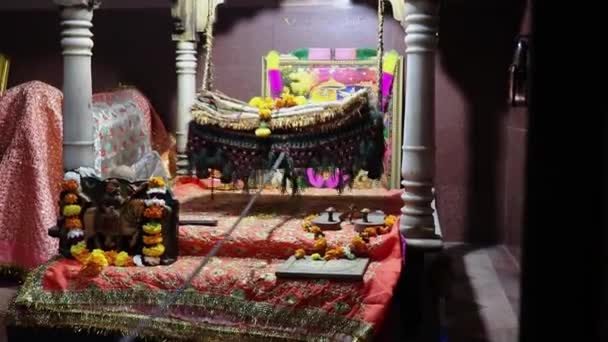 Deus Hindu Senhor Krishna Balanço Templo Ângulo Plano — Vídeo de Stock