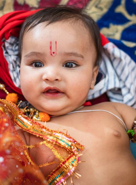 Cute Anak Laki Laki India Gaun Sebagai Tuan Rama Dengan — Stok Foto