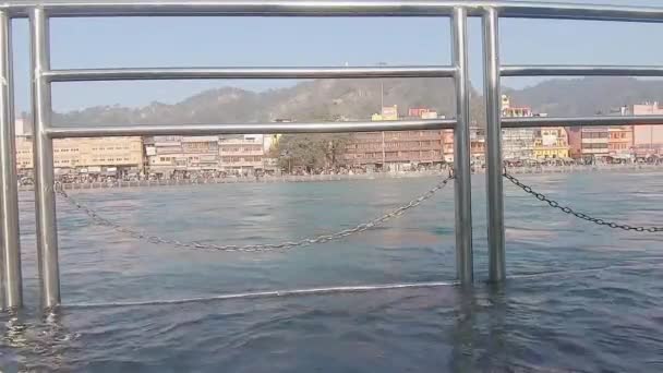 Gangues Rio Sagrado Que Flui Estação Chuvosa Manhã Forma Vídeo — Vídeo de Stock
