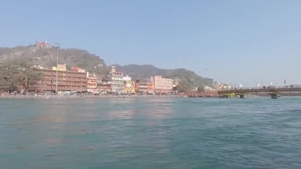 Heilige Rivier Ganga Stromen Haridwar Van Platte Hoek Ochtend Video — Stockvideo