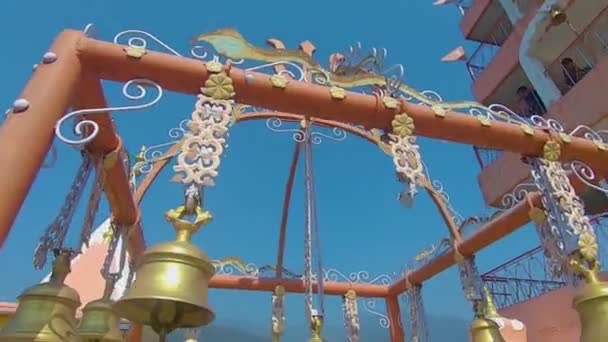 Señor Shiva Templo Con Campanas Mañana Video Toma Rishikesh Uttrakhand — Vídeo de stock