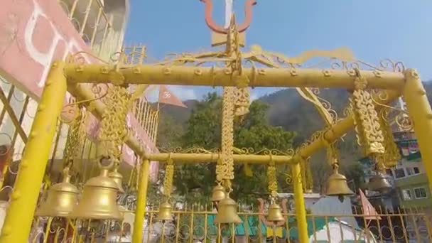 Lord Shiva Tempel Mit Glocken Morgen Video Aufgenommen Rishikesh Uttrakhand — Stockvideo
