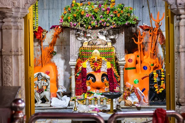 Hindu Jumalatar Shri Chamunda Mata Patsas Antiikin Temppelissä Eri Kulmasta — kuvapankkivalokuva