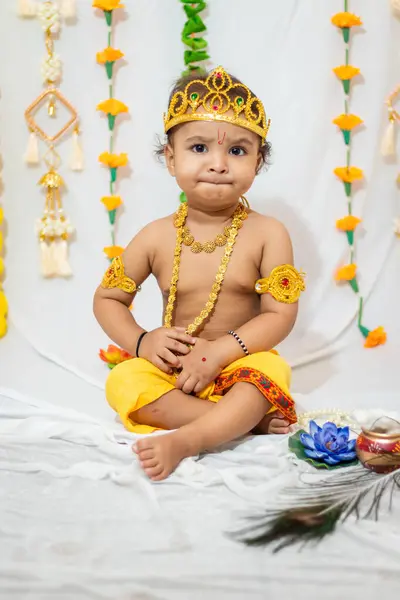 Bedårende Spedbarn Kledd Som Hinduistisk Gud Krishna Anledning Janmashtami Feiret – stockfoto