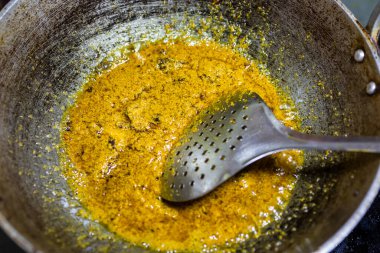 balık karışık baharatlar evde gün içinde kazan pişirmek