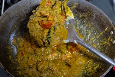 balık karışık baharatlar evde gün içinde kazan pişirmek