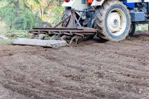 çiftliğin tarlaları ya da tarlaları gün içinde düzlemden modern kaçışlar ile
