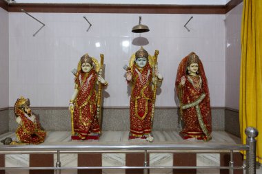 Hindu tanrısı Ram Sita ve Lakshman 'ın tapınaktaki idolleri.