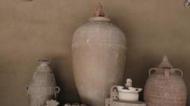 Kırsal kabile geleneksel kil sanatı gün içinde eşsiz bir tasarım içinde