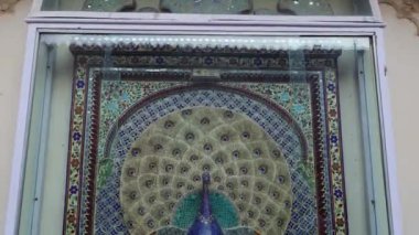 Antik saray sanatsal duvar tasarımı farklı açılardan çekilmiş video görüntüleri Udaipur Rajasthan, Hindistan 'da çekildi..