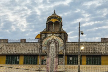Akşamları değişik açılardan gökyüzü ve canlı mimarisi ile kutsal Hindu tapınağı Ram Janmabhoomi Ayodhya Uttar Pradesh Hindistan 'daki Kanak Bhawan tapınağında çekiliyor..