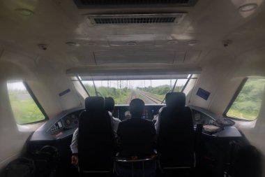 24 Temmuz 2024 'te Abu karayolu istasyonu Rajasthan Hindistan' daki Vande Bharat ya da Hindistan tren yolu görüntüsü Yüksek Hızlı Yolcu Treni 'ne ait kabin görüntüsü çekilmiştir..