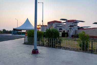 Hindistan-Pakistan sınırında Hindistan güvenlik güçleri tarafından gün ortasında çekilen savaş anıtı Nadabet Tharad Gujarat Sınırı 'nda çekilmiştir..