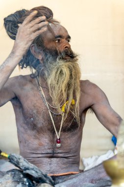 Mistik Naga Aziz, Mahakumbh Festivali 'nde yoğun duygular sergiliyor.