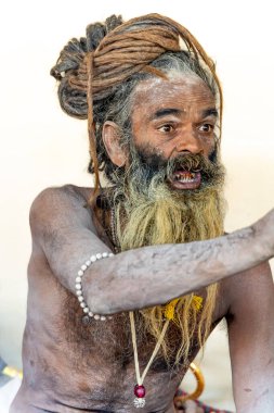 Mistik Naga Aziz, Mahakumbh Festivali 'nde yoğun duygular sergiliyor.