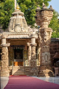 Osiyan Mahaveerswami Shwetamber Jain Tapınağı osiyan jodhpur rajasthan Hindistan 'da farklı açılardan çekilmiş eski Jain tapınağı sanat mimarisi..