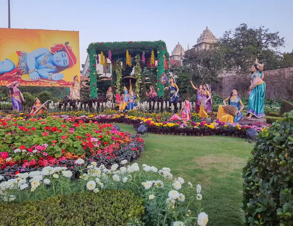 Hindu ruhani tanrı Krishna tapınakta düz açılı.