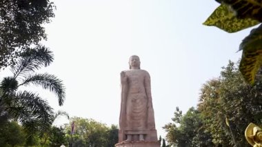 Dev Buda heykeli gün ışığında eşsiz bir açıyla çekildi.