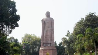 Dev Buda heykeli gün ışığında eşsiz bir açıyla çekildi.