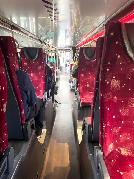 Внутренний Вид Центрального Прохода Туристического Автобуса Неузнаваемый Человек Сидящий Одном — стоковое фото