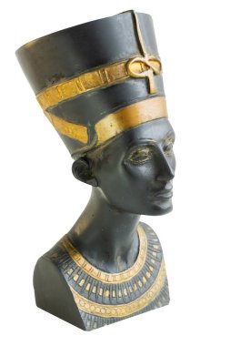 Yan görüş, Mısır kraliçesi Nefertiti 'nin büstü, beyaz arka planda izole. Mısır bilimi konsepti, kültürler ve seyahat yerleri. Dikey.